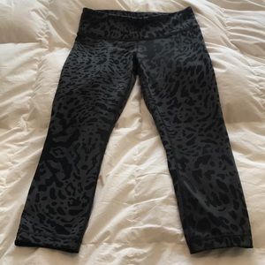 Lululemon grey cheetah crop legging